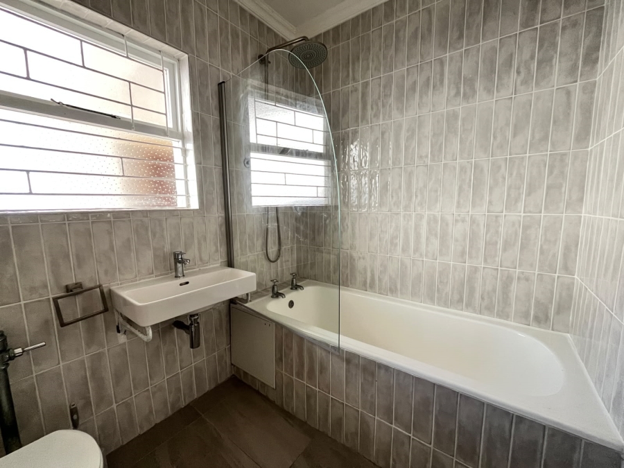 2 Bedroom Property for Sale in Sea Point Western Cape